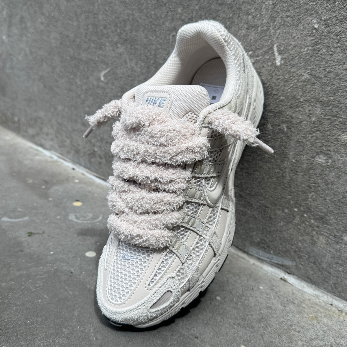 Ultra Fluffy Laces 'Beige'