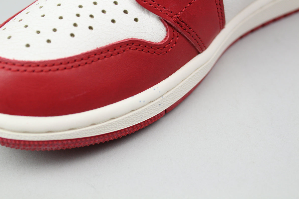 Air Jordan 1 Retro High OG 'Chicago Lost & Found - Size 38 (ARCHIVE)