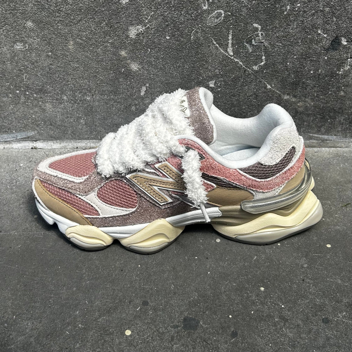 Fluffy Laces 'Cream'