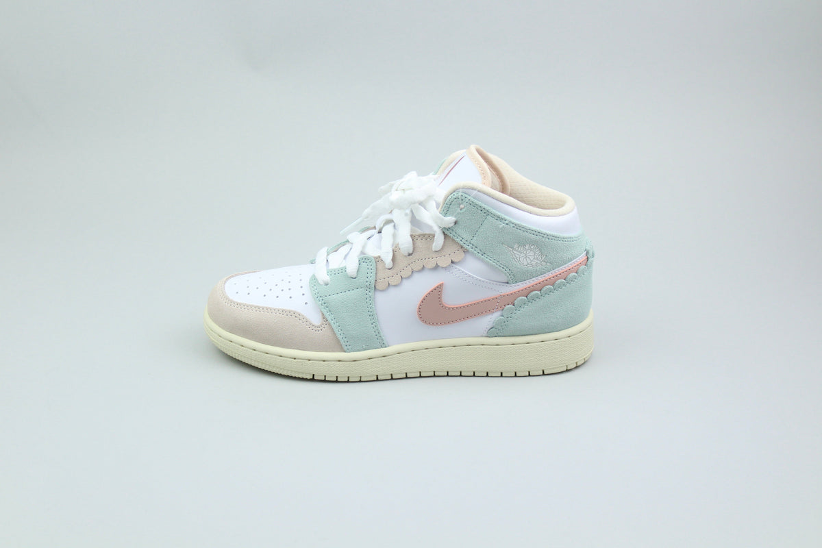 Air Jordan 1 Mid SE 'Pink Oxford'