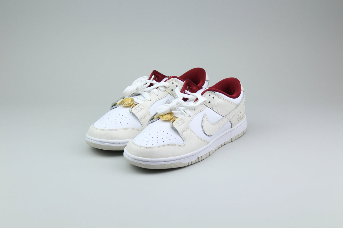 Nike Dunk Low SE 'Just Do It' (Women's) - Size 42 (ARCHIVE)