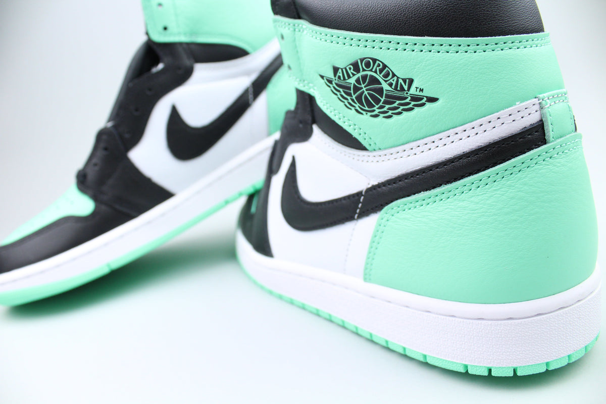 Jordan 1 Retro High OG 'Green Glow'
